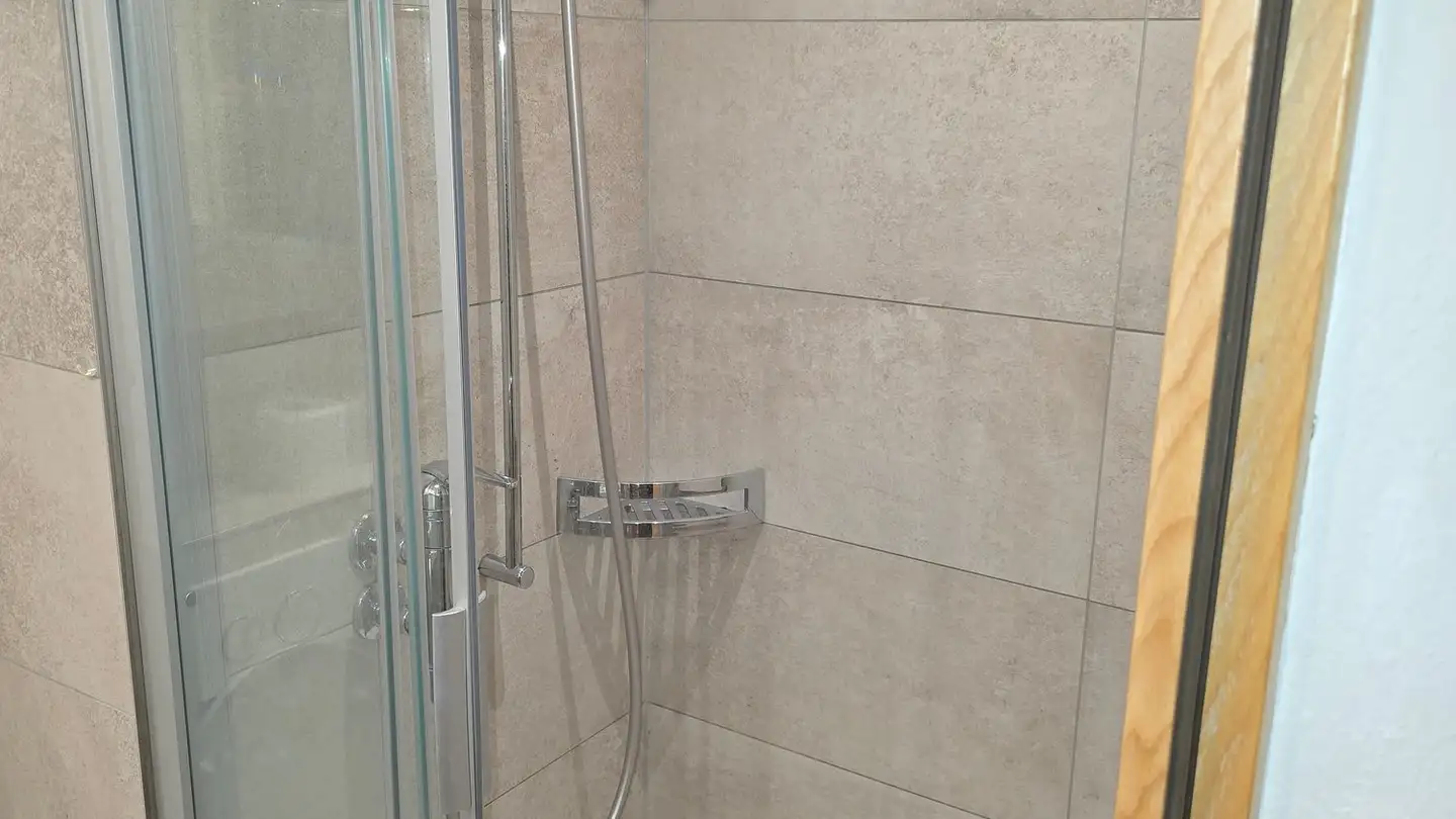 Dachgeschosswohnung mieten - Alte Landstrasse 5, 8868 Oberurnen - Foto 4