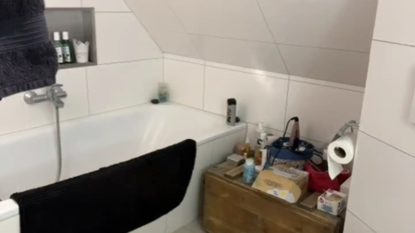 Dachgeschosswohnung mieten - Niesenstrasse 7, 3700 Spiez - Foto 4
