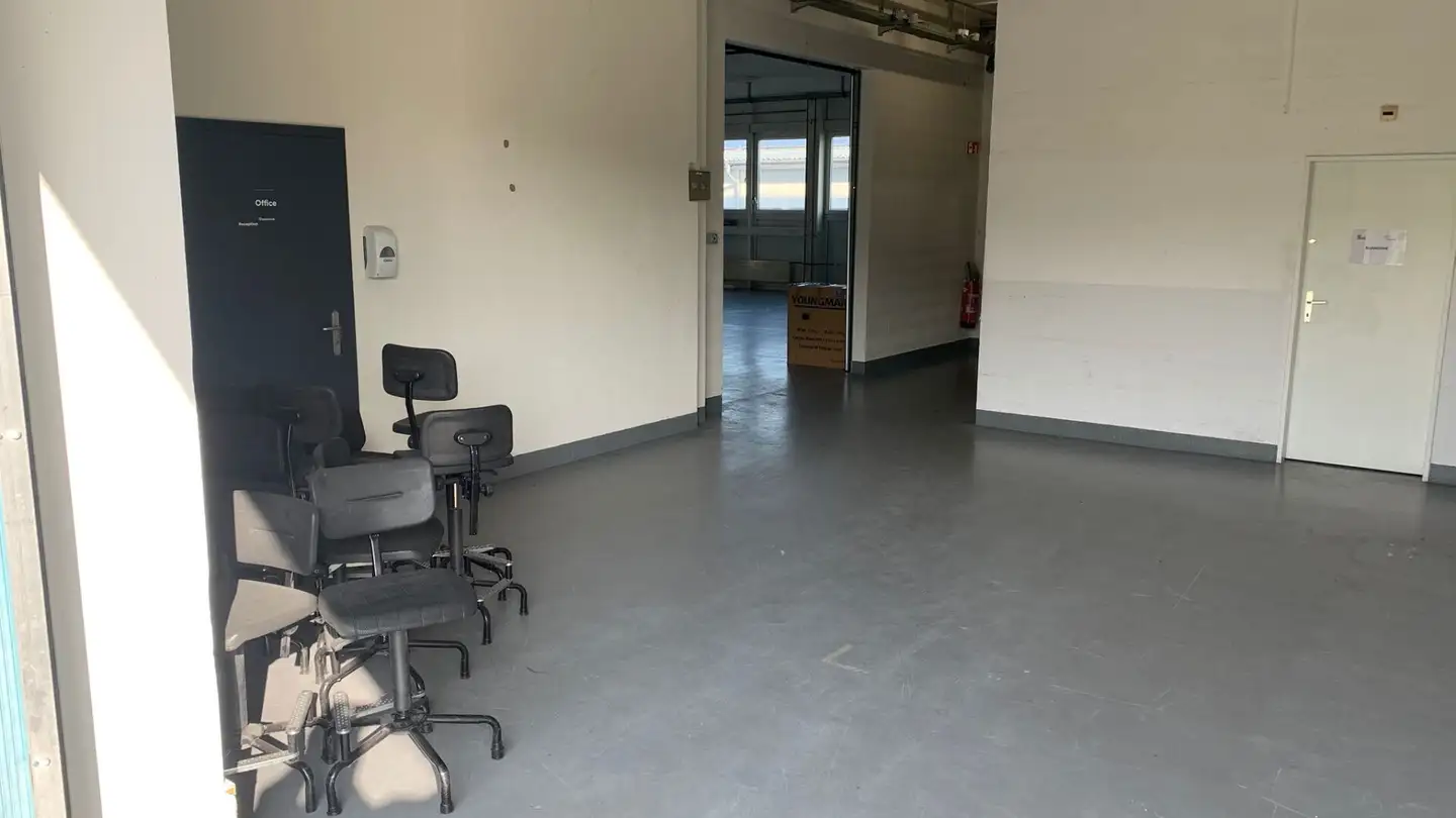 Gewerbe mieten - Rue De La Jambe-Ducommun 19, 2400 Le Locle - Foto 3