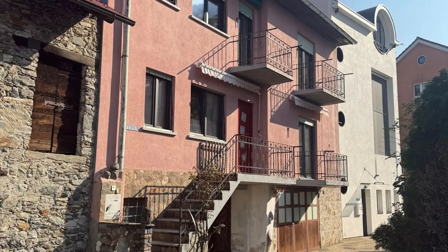 Mehrfamilienhaus kaufen - Via Ponte Vecchio, 6512 Giubiasco
