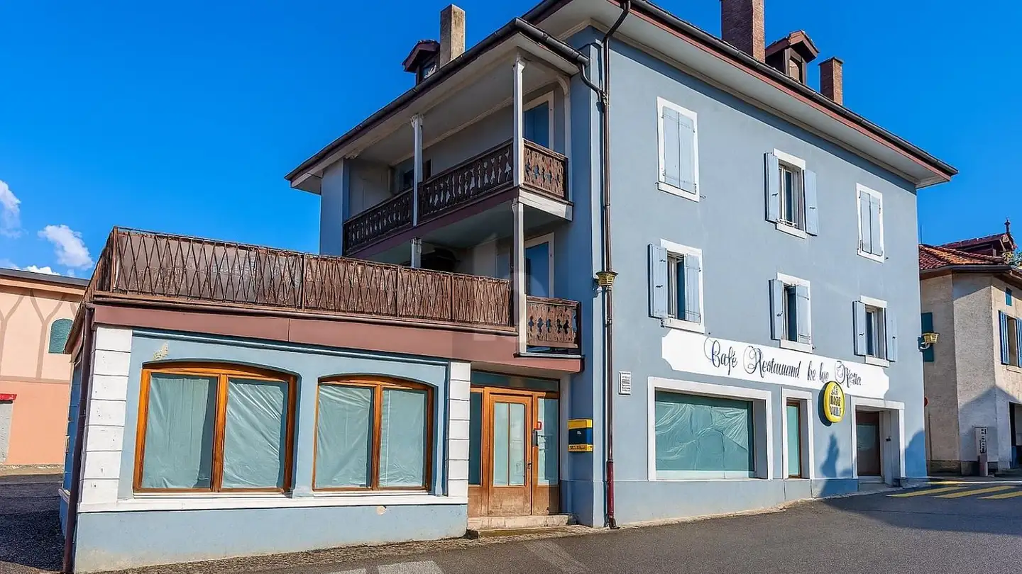 Mixed-use building for sale - 1880 Bex