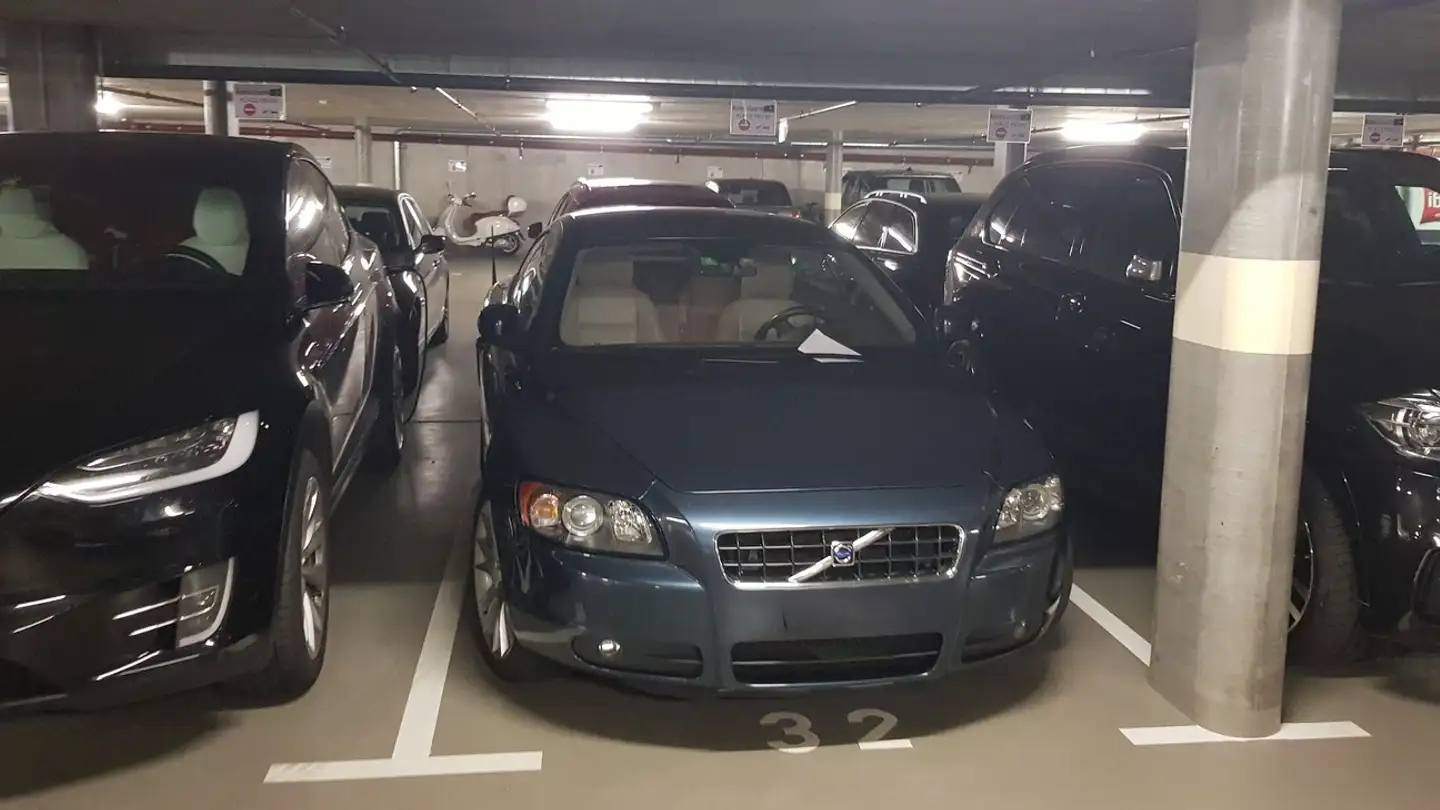 Place de parking extérieure à louer - Rue Cramer 6, 1202 Genève