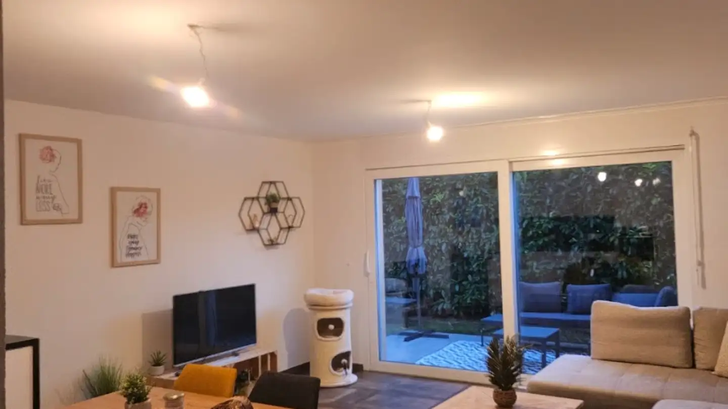 Apartment for rent - 1912 Leytron - Photo 2