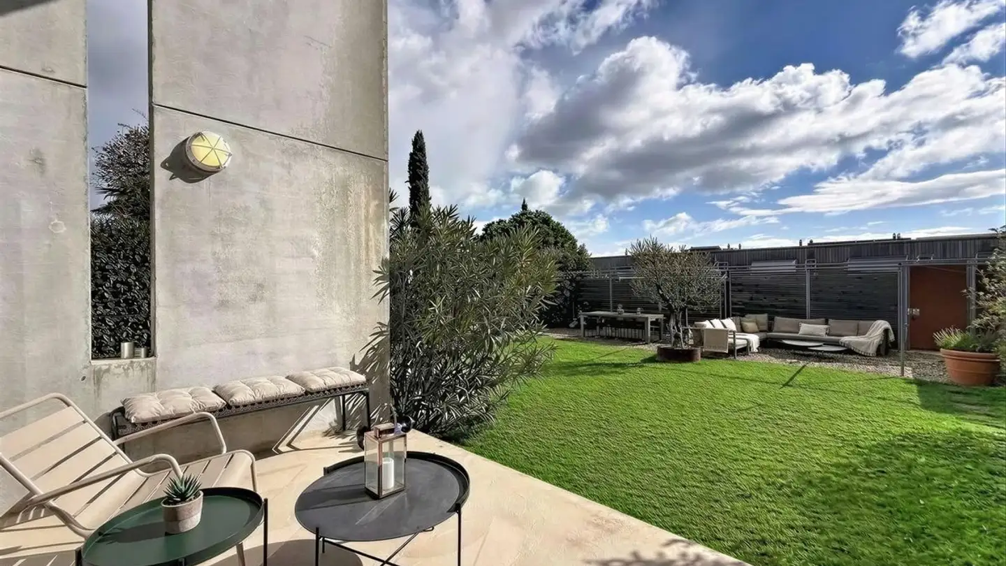 Row house for sale - 1026 Denges
