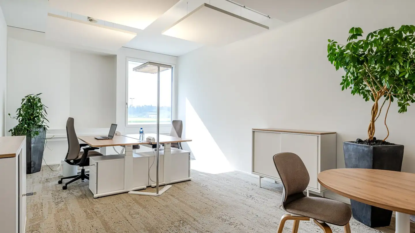 Office space for rent - 6039 Root D4