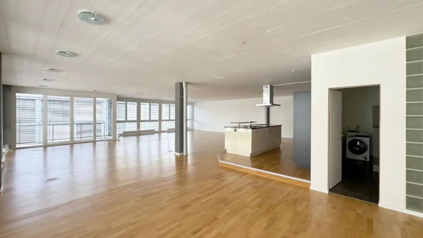 Commercial à louer - Chaltenbodenstrasse 6f, 8834 Schindellegi