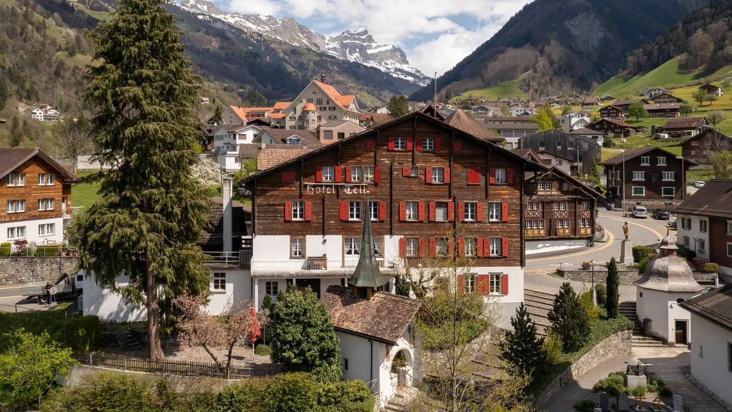 Hotel for sale - Klausenstrasse 136, 6463 Bürglen UR