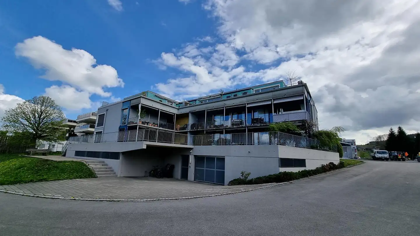 Tiefgaragenstellplatz mieten - Dorfstrasse 77, 9204 Andwil SG - Foto 2