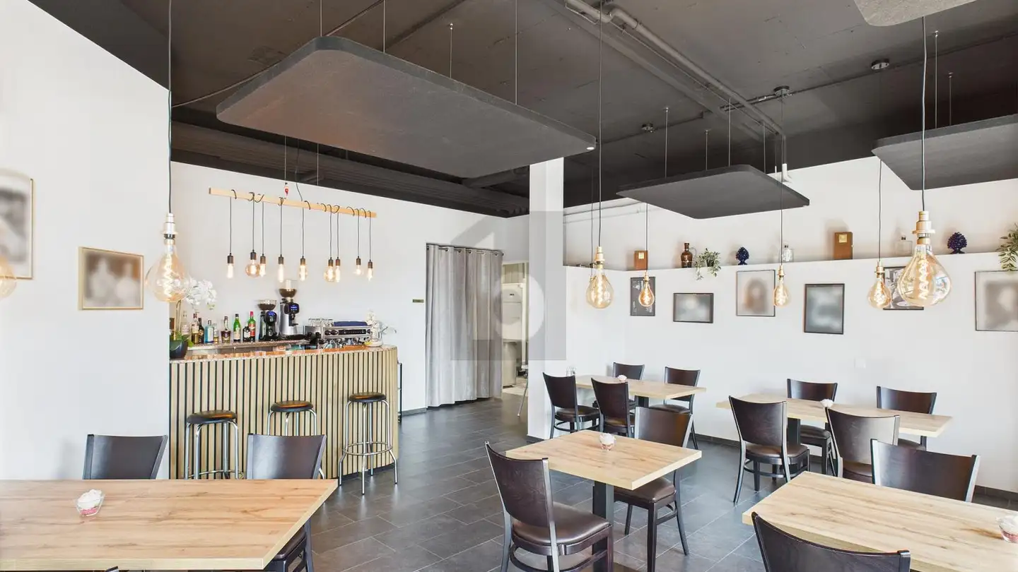 Mixed-use building for rent - 8340 Hinwil