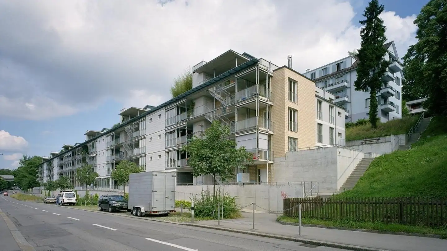Place de parking extérieure à louer - Breitensteinstrasse 82, 8037 Zürich
