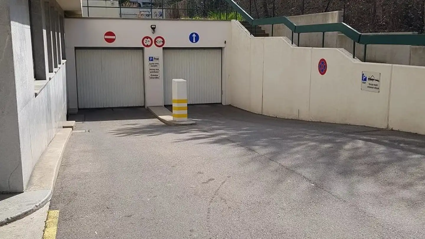 Place de parking extérieure à louer - Rue Marignac 6, 1206 Genève
