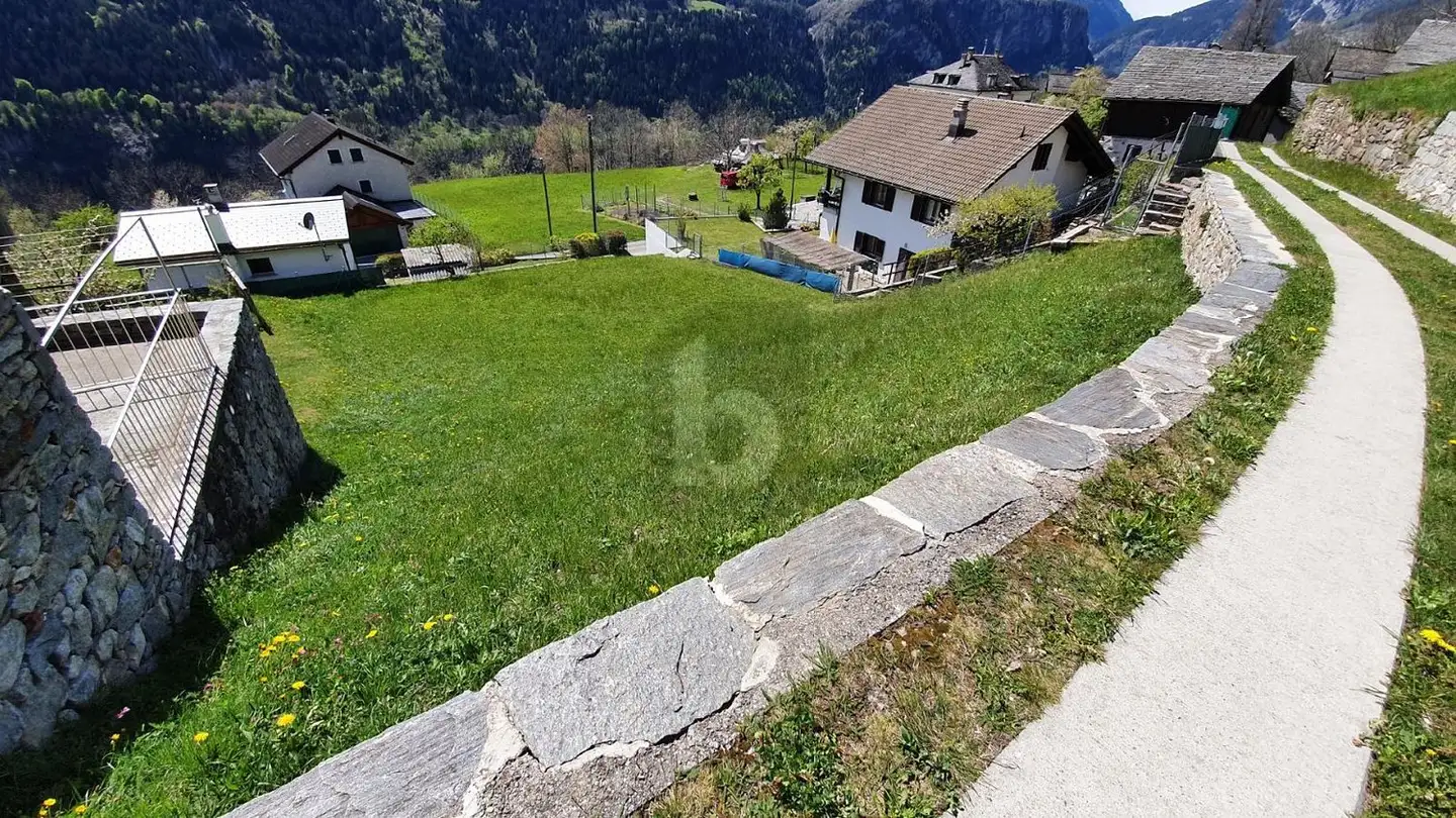 Constructible plot for sale - 6760 Rossura