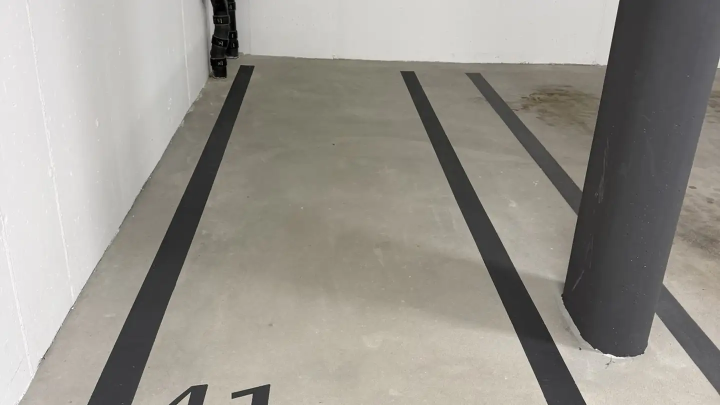 Place de parking extérieure à louer - Härdlenstrasse 90, 8302 Kloten