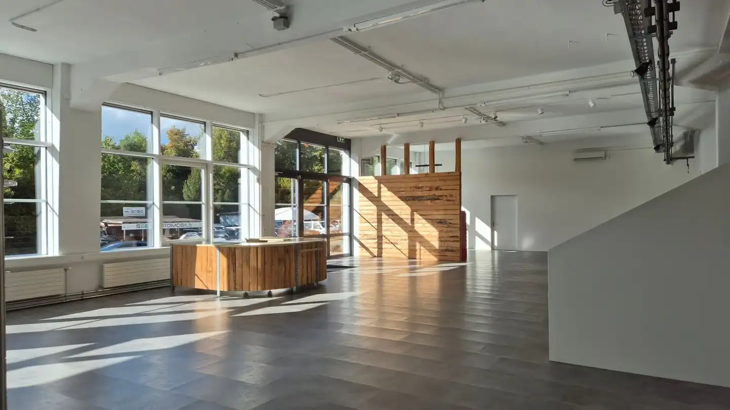 Commercial à louer - Edikerstrasse 16, 8635 Dürnten