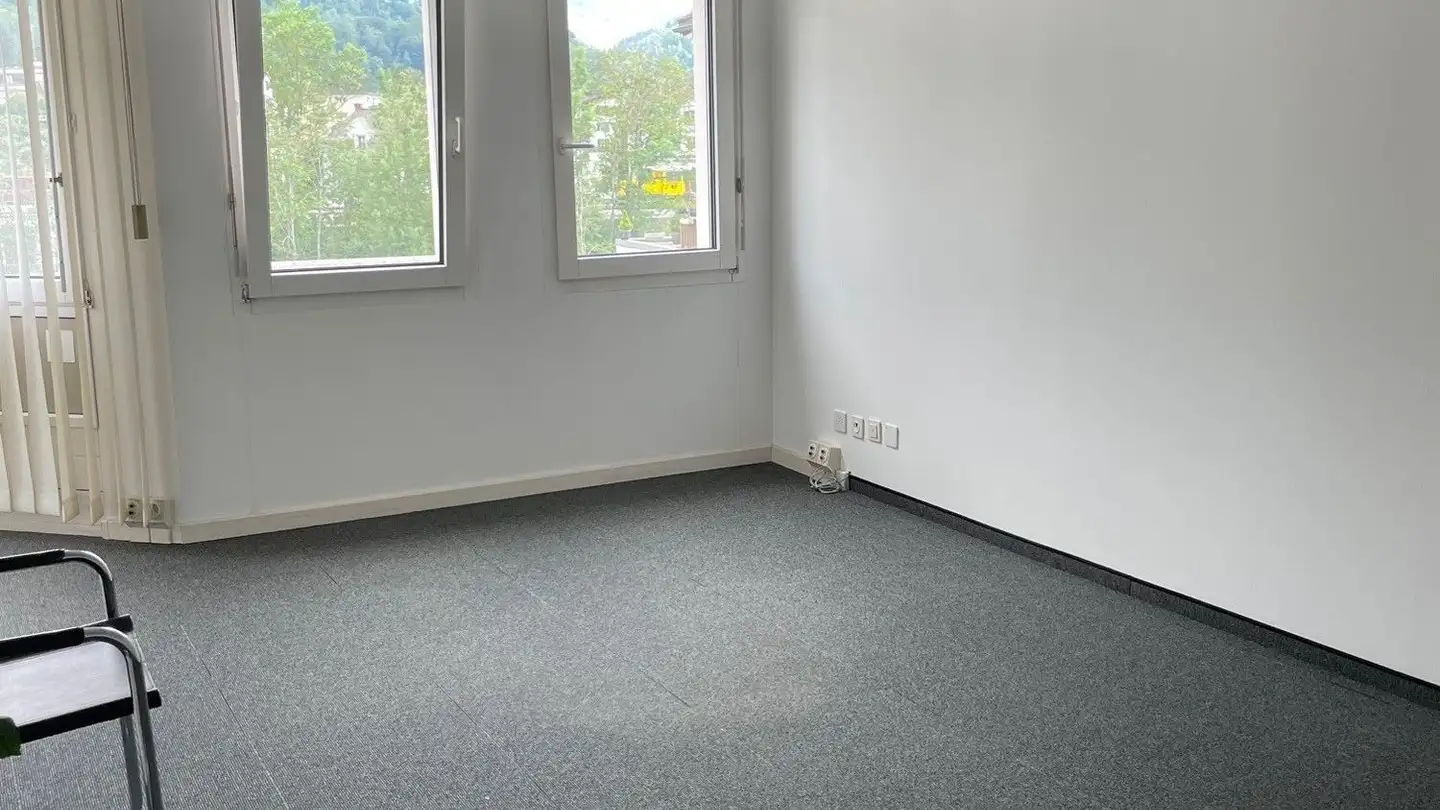 Commercial for rent - Via S. Clau Sut 7, 7130 Ilanz - Photo 2