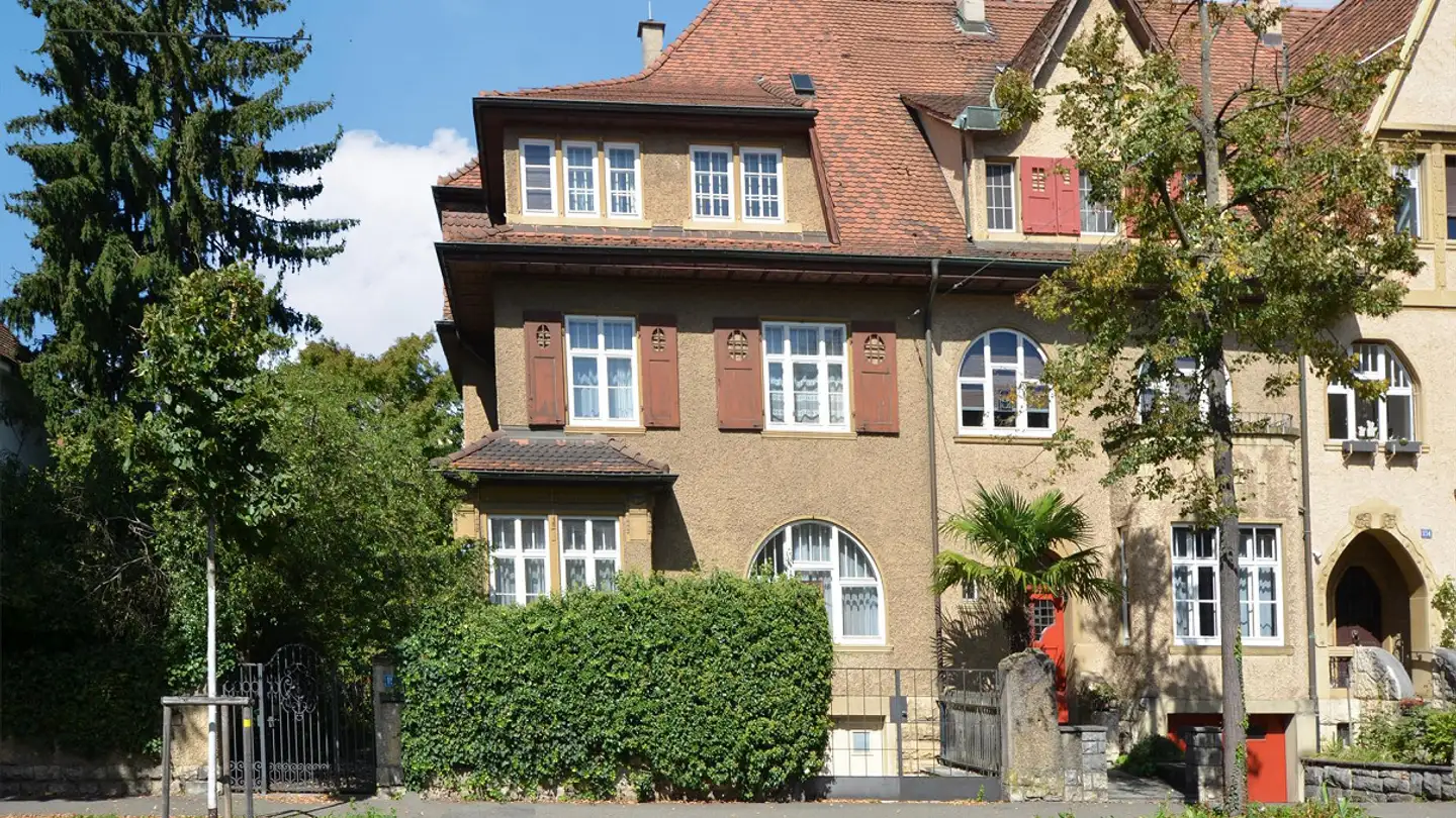 Stepped house for sale - 4054 Basel