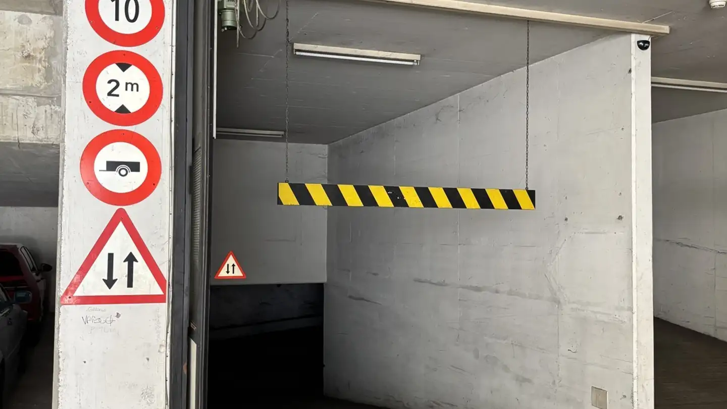 Outdoor parking space for rent - Avenue De La Poste 16, 1020 Renens VD - Photo 2