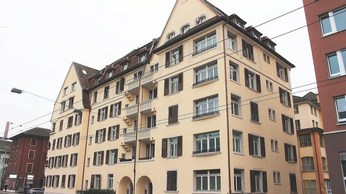 Place de parking extérieure à louer - Manessestrasse 198, 8045 Zürich