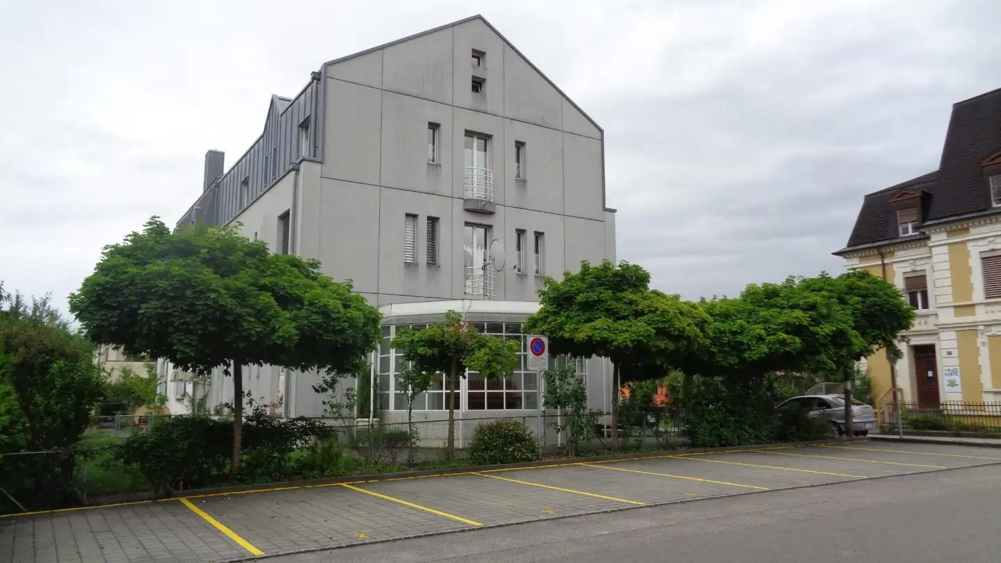Place de parking extérieure à louer - Rue Franche 37, 2800 Delémont - Photo 4