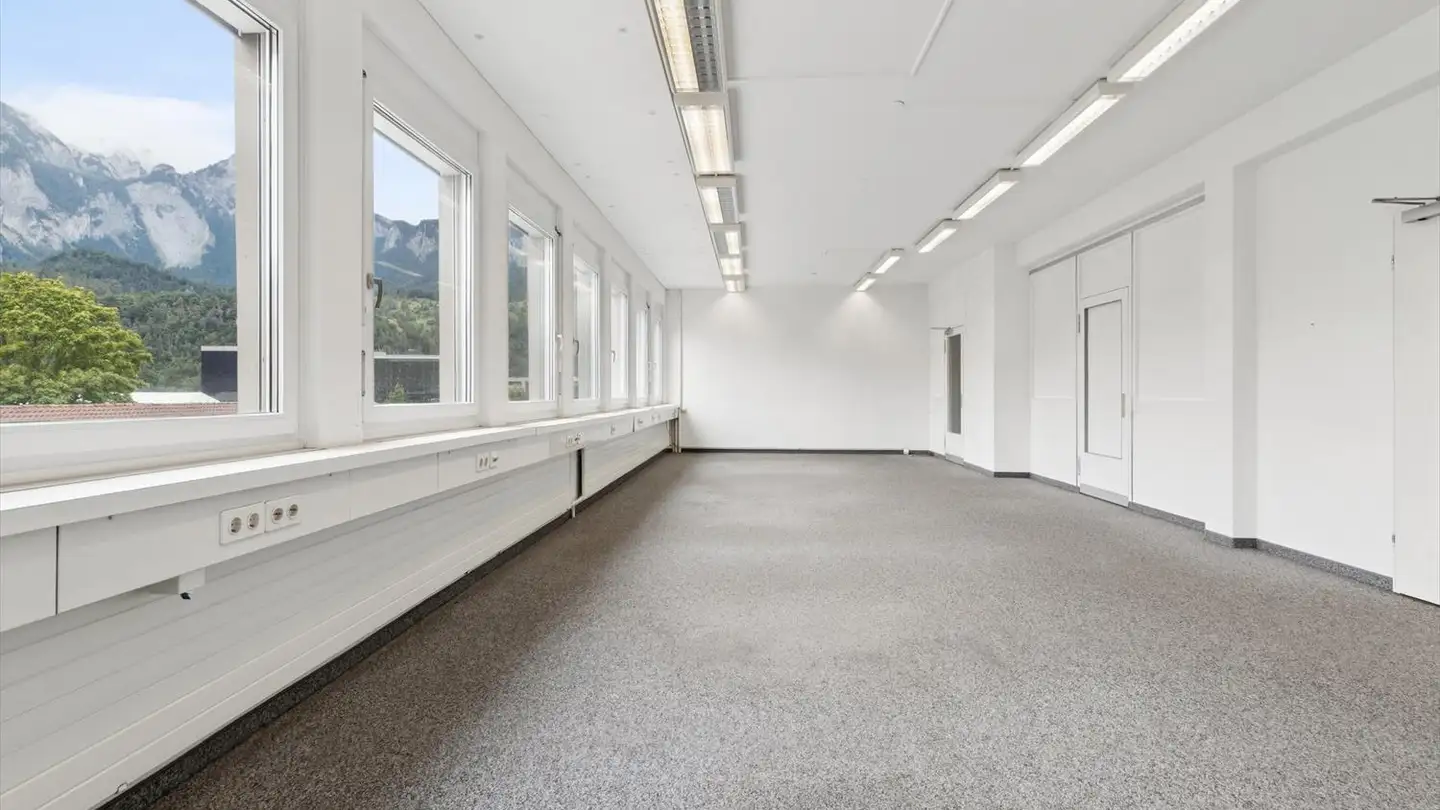 Spazio ufficio in affitto - Via Innovativa 1, 7013 Domat/Ems - Photo 4