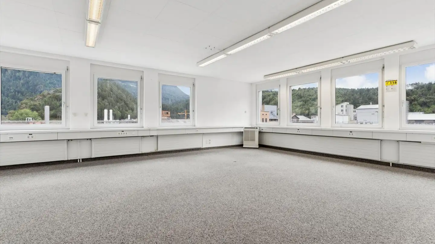 Spazio ufficio in affitto - Via Innovativa 1, 7013 Domat/Ems - Photo 3