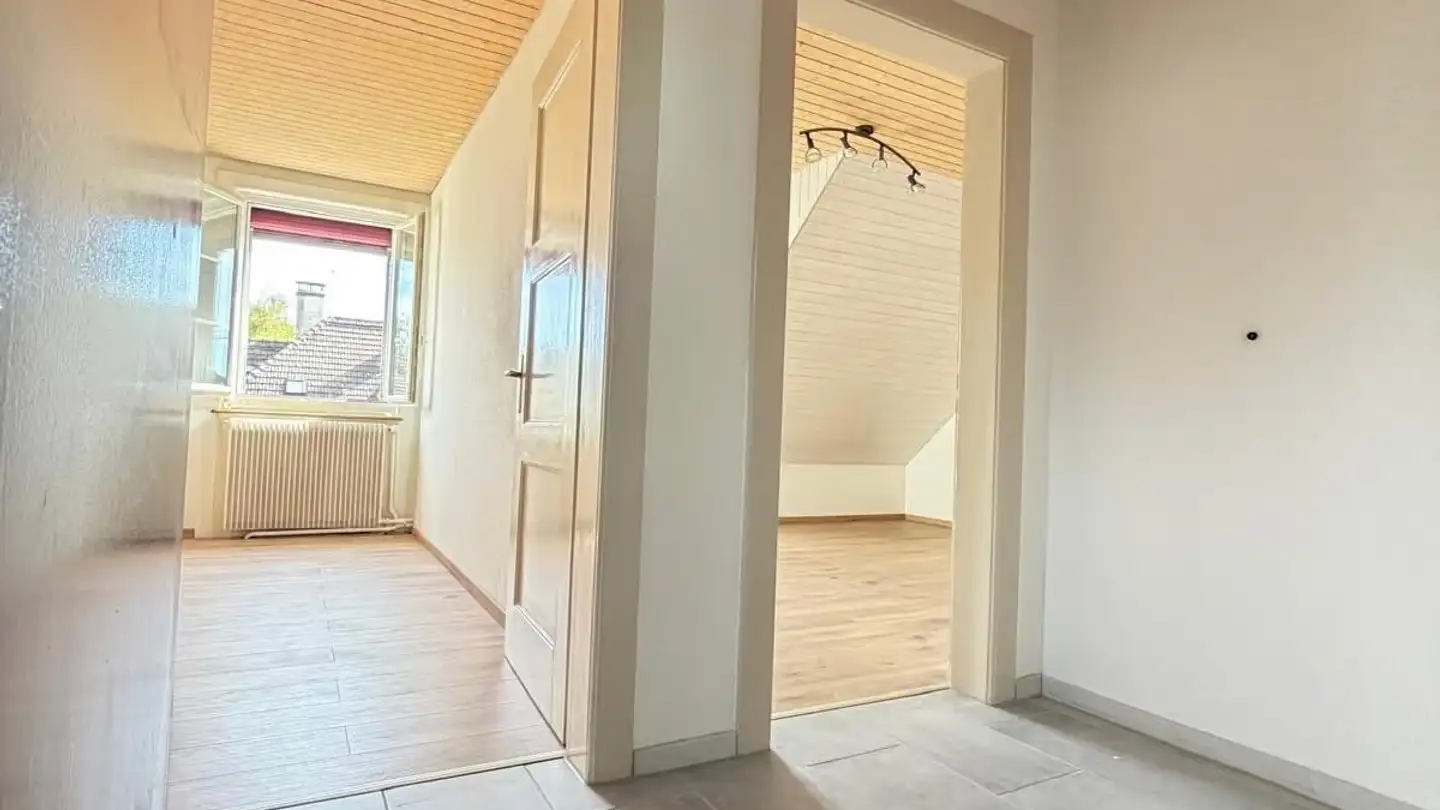 Attique à louer - Rue Des Hirondelles / Schwalbenstrasse 50, 2502 Biel/Bienne - Photo 2