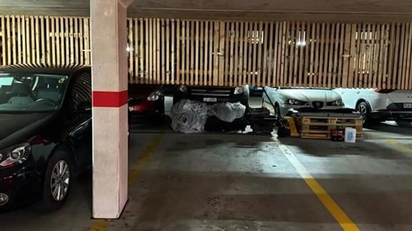 Place de parking souterraine à louer - Emanuel-Müllerstrasse 3, 6010 Kriens