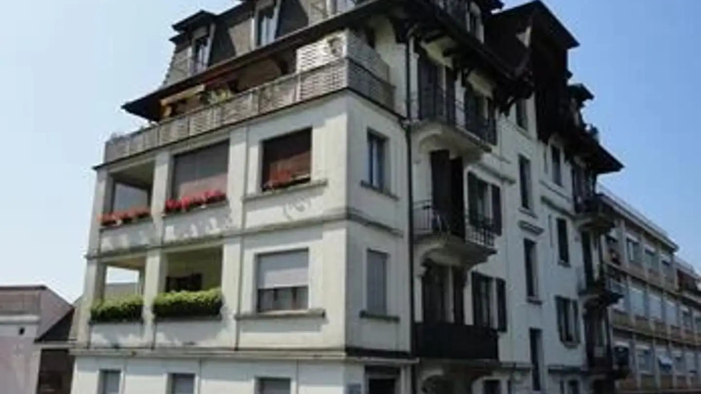 Place de parking extérieure à louer - Rue D'etraz 2, 1820 Montreux