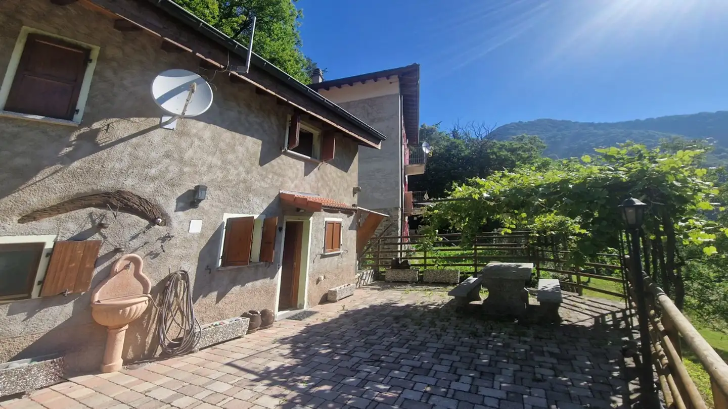 Single house for sale - 6835 Morbio Superiore