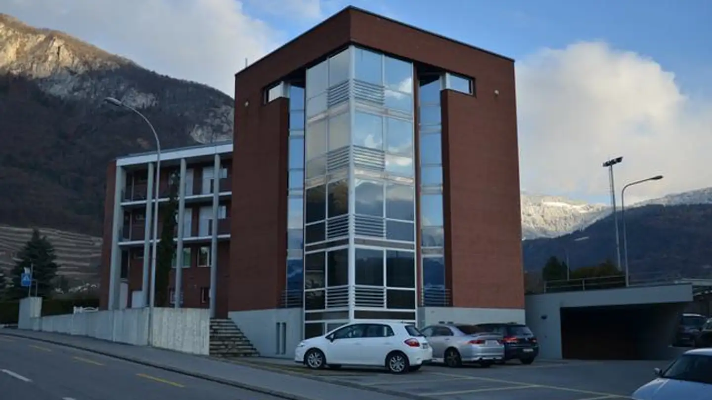 Indoor parking space for rent - Chemin De Pré-Yonnet 77, 1860 Aigle