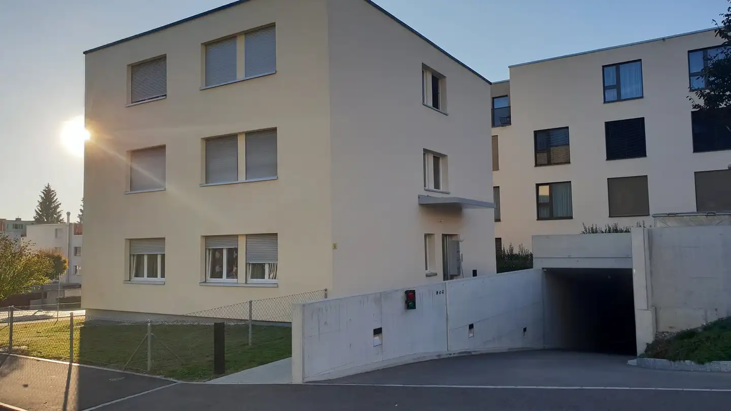 Tiefgaragenstellplatz mieten - Freudenbergstrasse 8, 8625 Gossau ZH