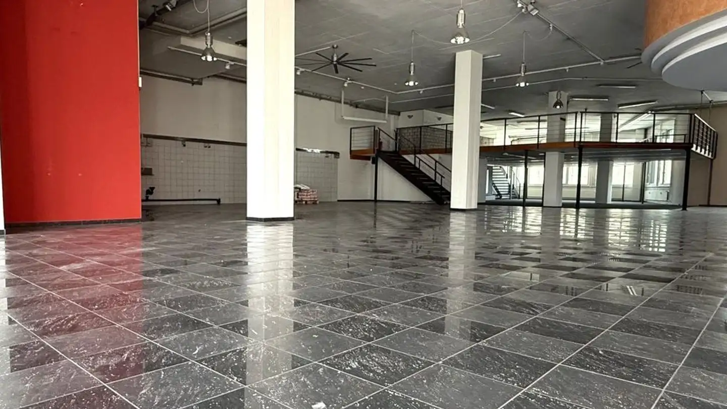 Commercial à louer - Kasernenstrasse 4, 8184 Bachenbülach - Photo 2