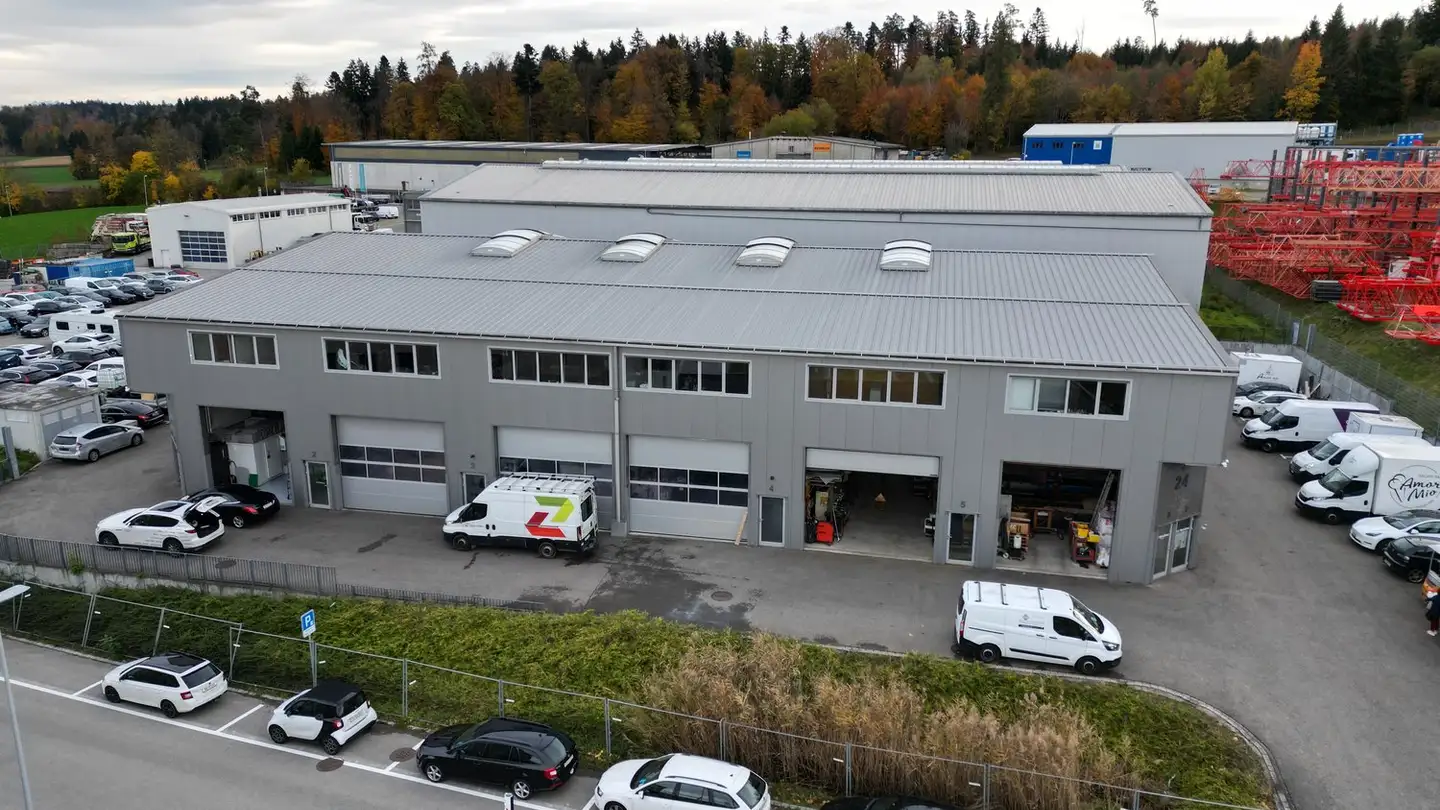 Commercial à louer - Grabenackerstrasse 24, 8156 Oberhasli