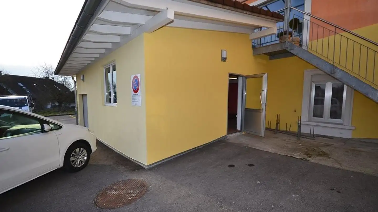 Commerciale in affitto - Dorfplatz 1, 3293 Dotzigen - Photo 2