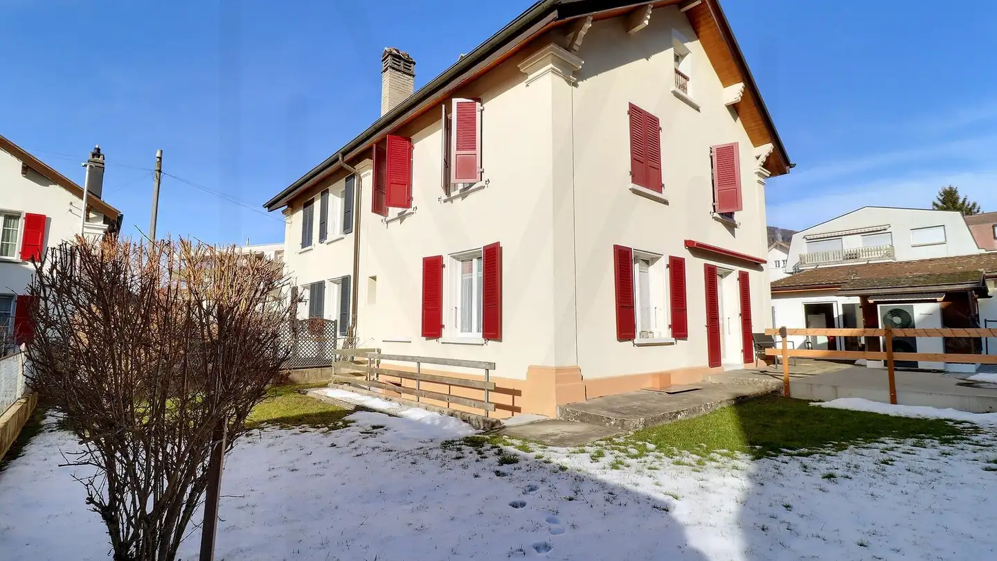 Stepped house for sale - 1636 Broc