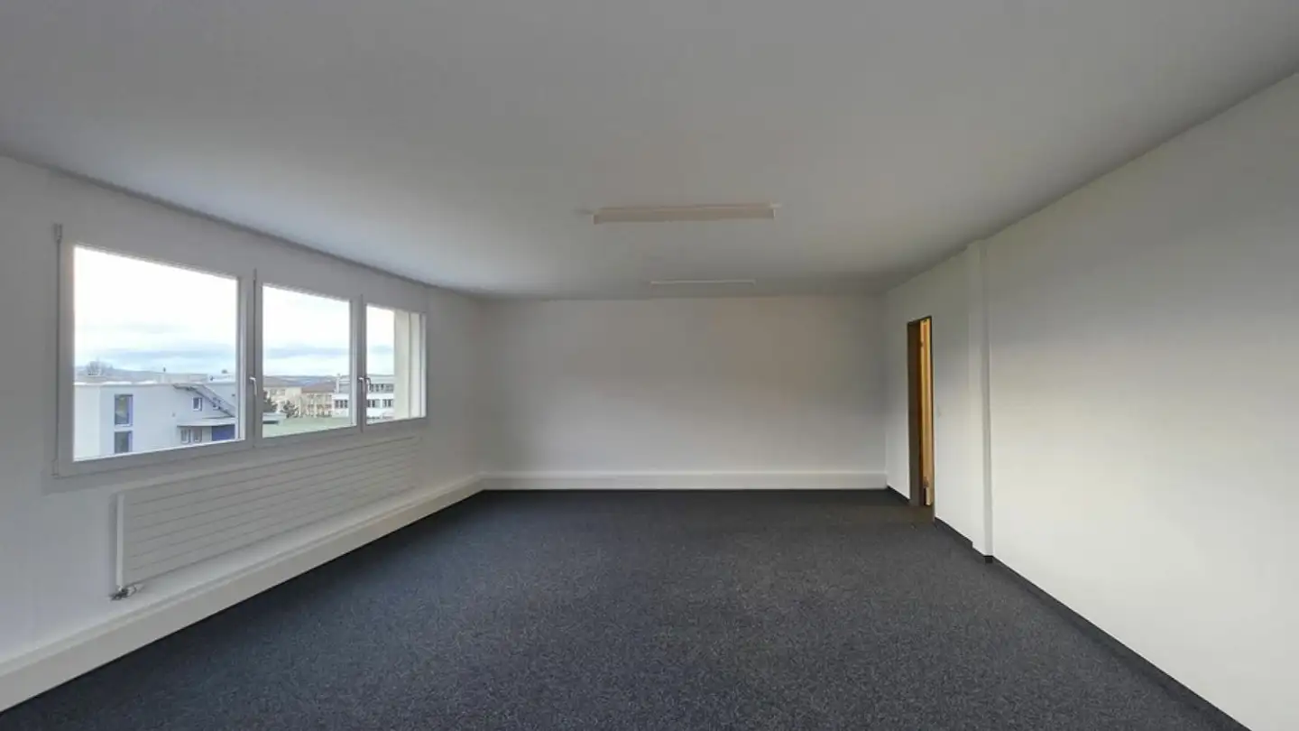 Department store for rent - Steineggstrasse 32, 8852 Altendorf