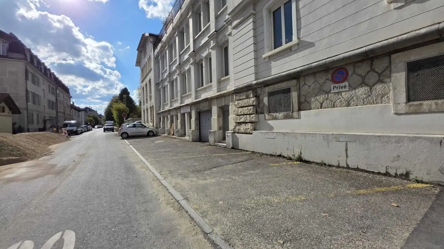 Place de parking extérieure à louer - 2300 La Chaux-de-Fonds