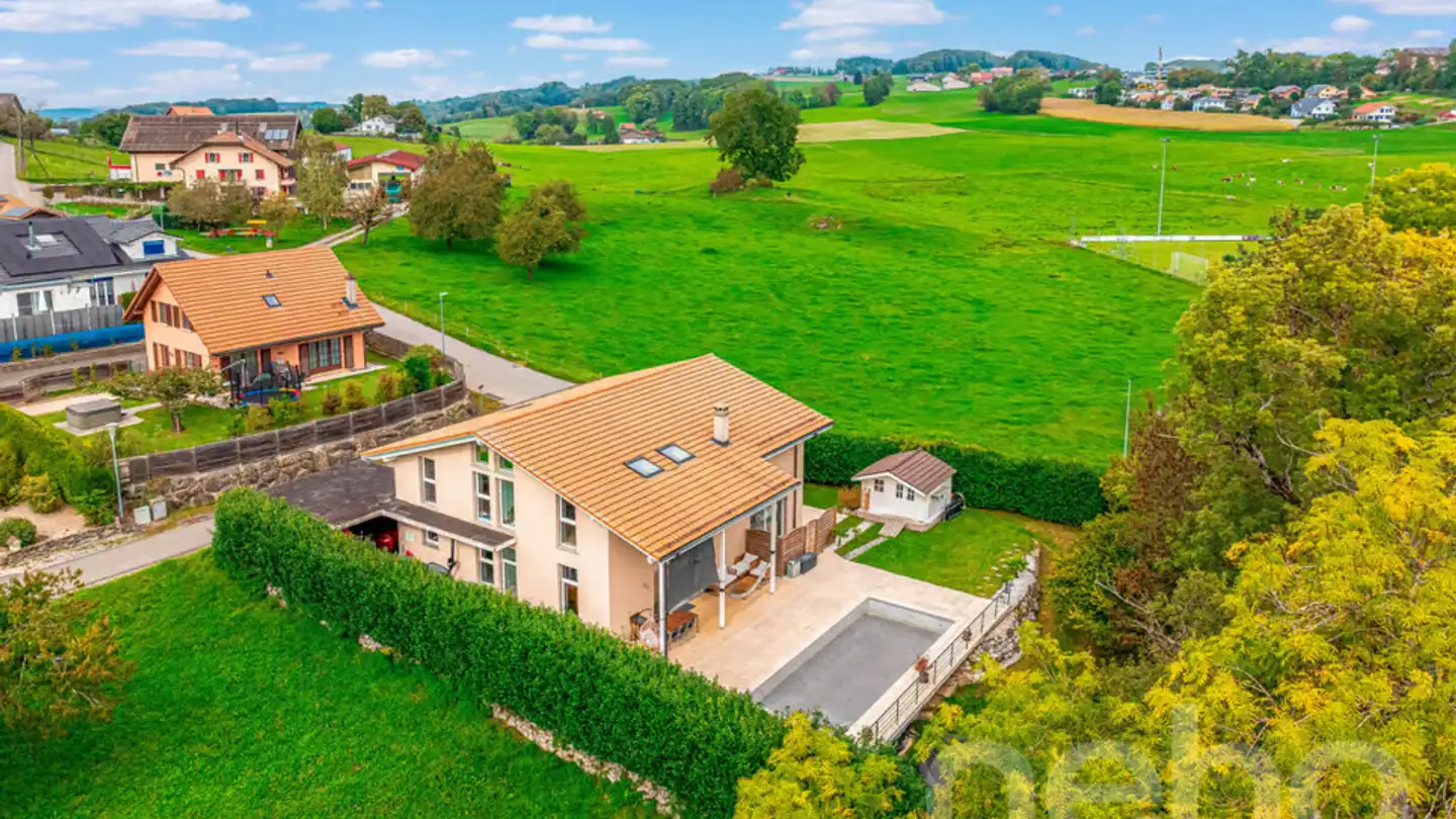Immeuble résidentiel à vendre - 1617 Tatroz