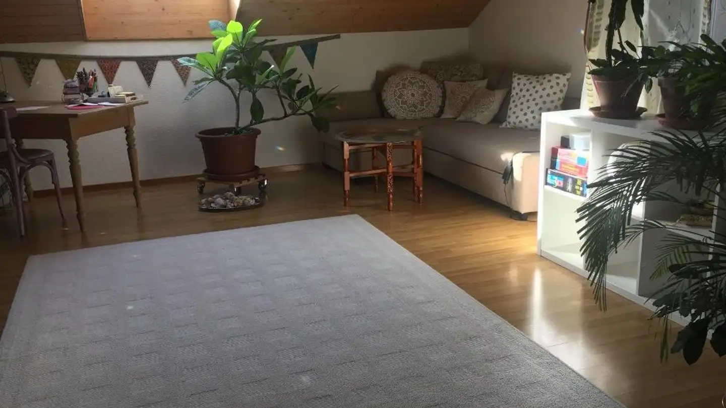 Dachgeschosswohnung mieten - Brunismattweg 5, 3665 Wattenwil