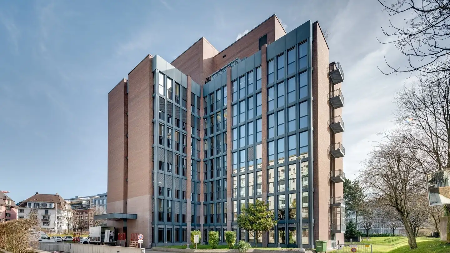 Place de parking souterraine à louer - Giesshübelstrasse 45, 8045 Zürich