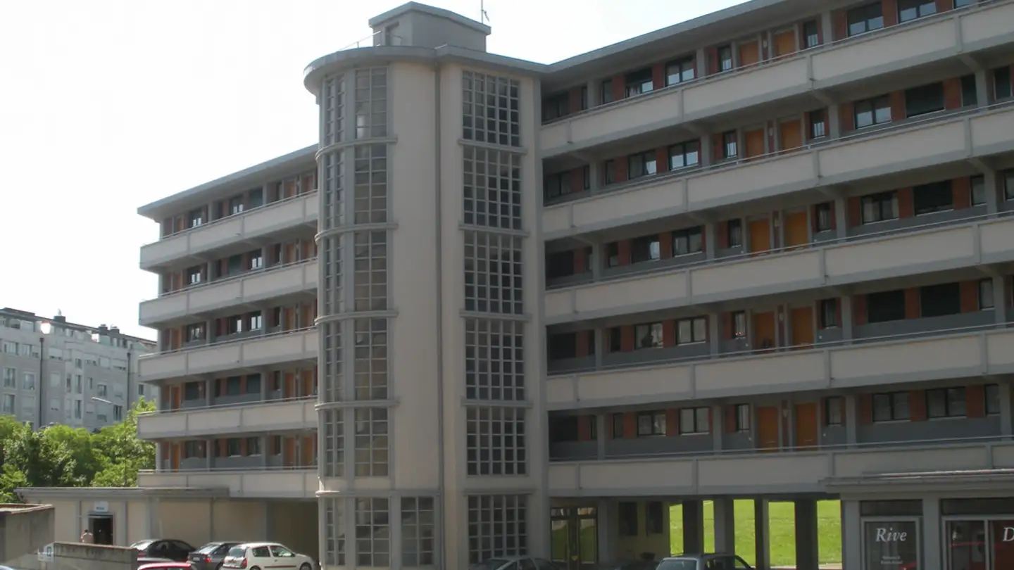 Place de parking extérieure à louer - Rue De Vermont 60, 1202 Genève