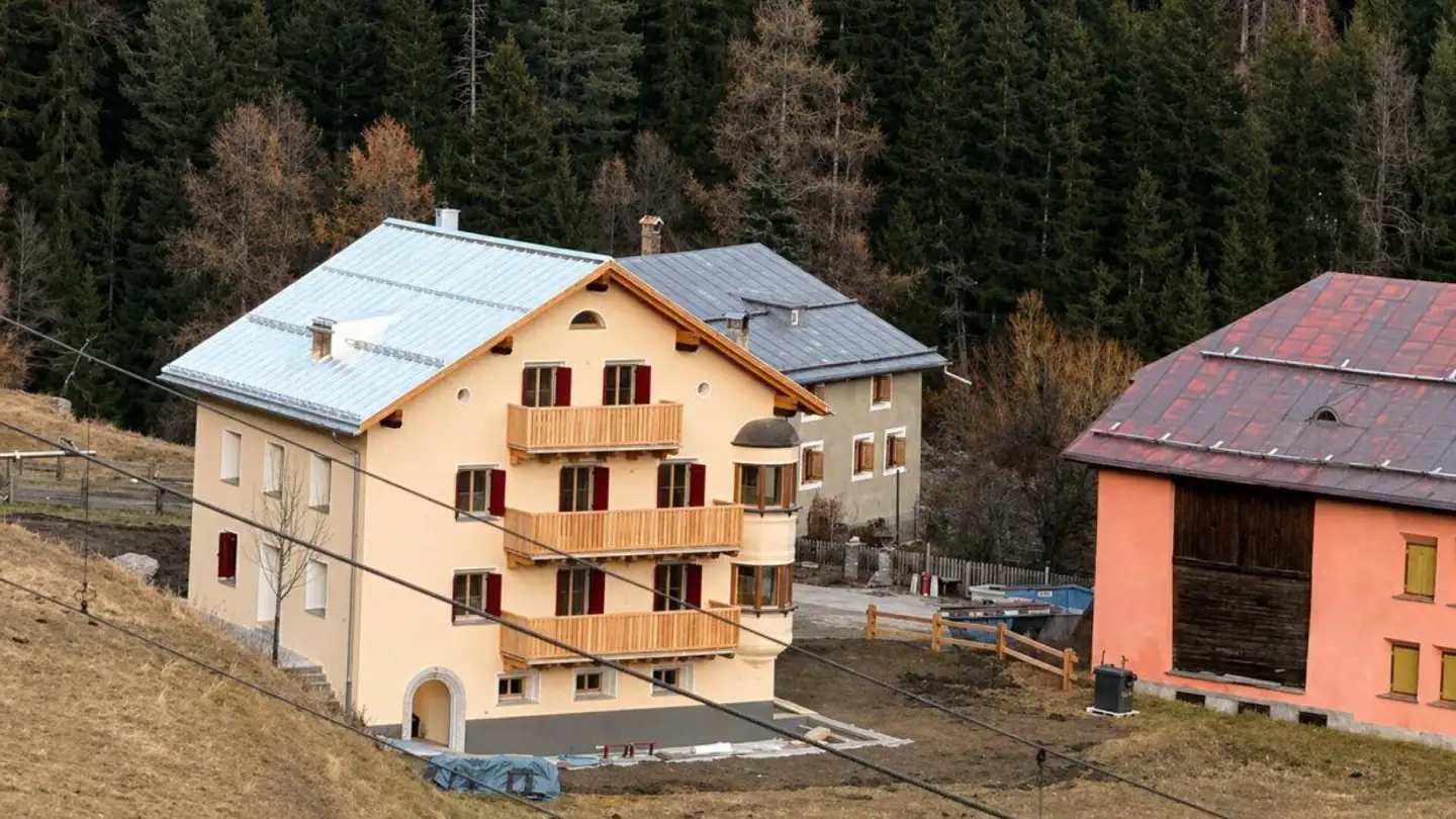 Appartement à louer - Via Veglia 35, 7526 Cinuos-chel