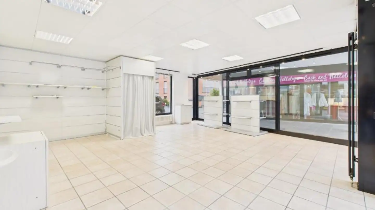 Commercial for sale - 6612 Ascona