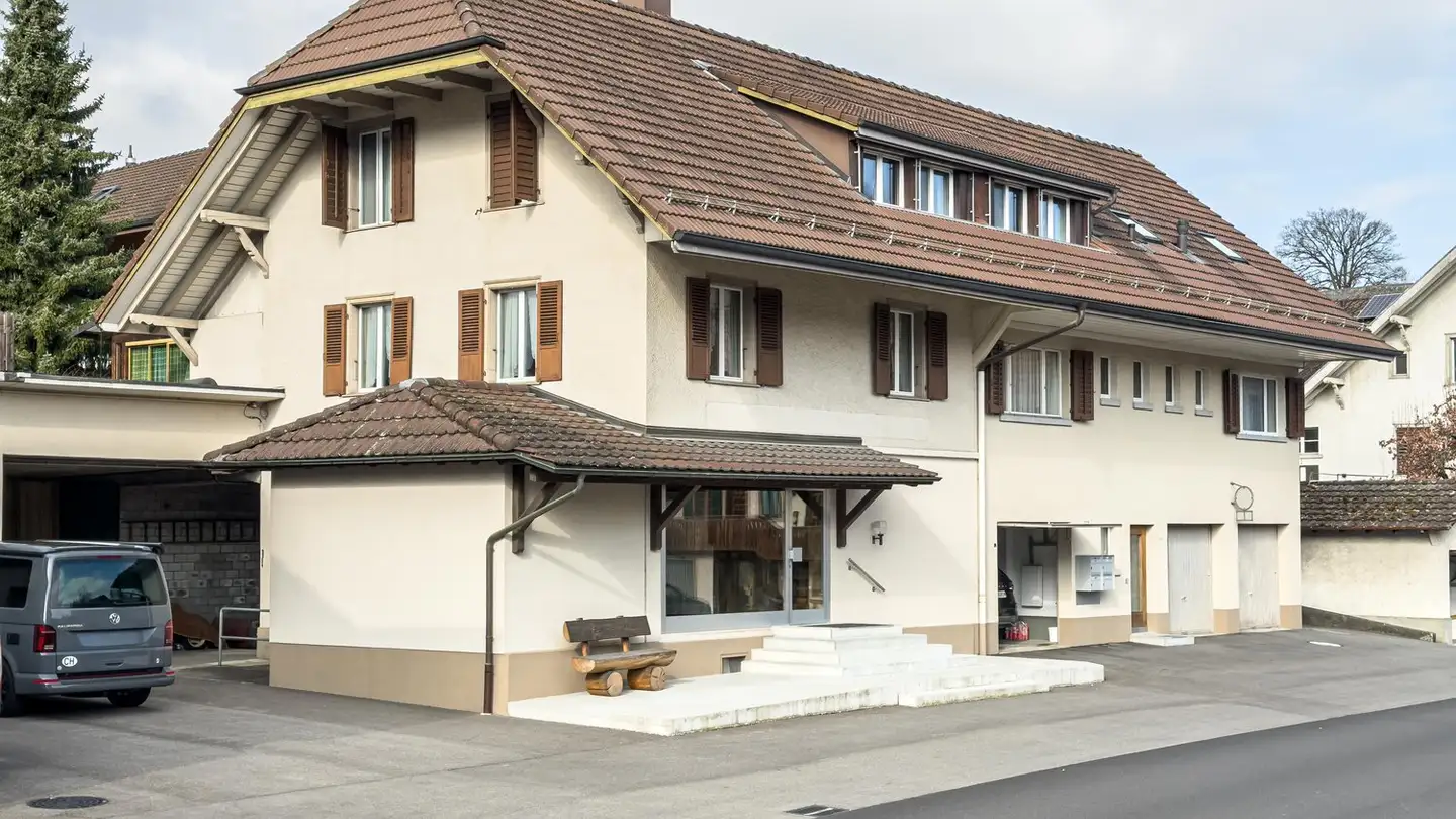 Edificio residenziale in vendita - Dorfstrasse 84, 4917 Melchnau