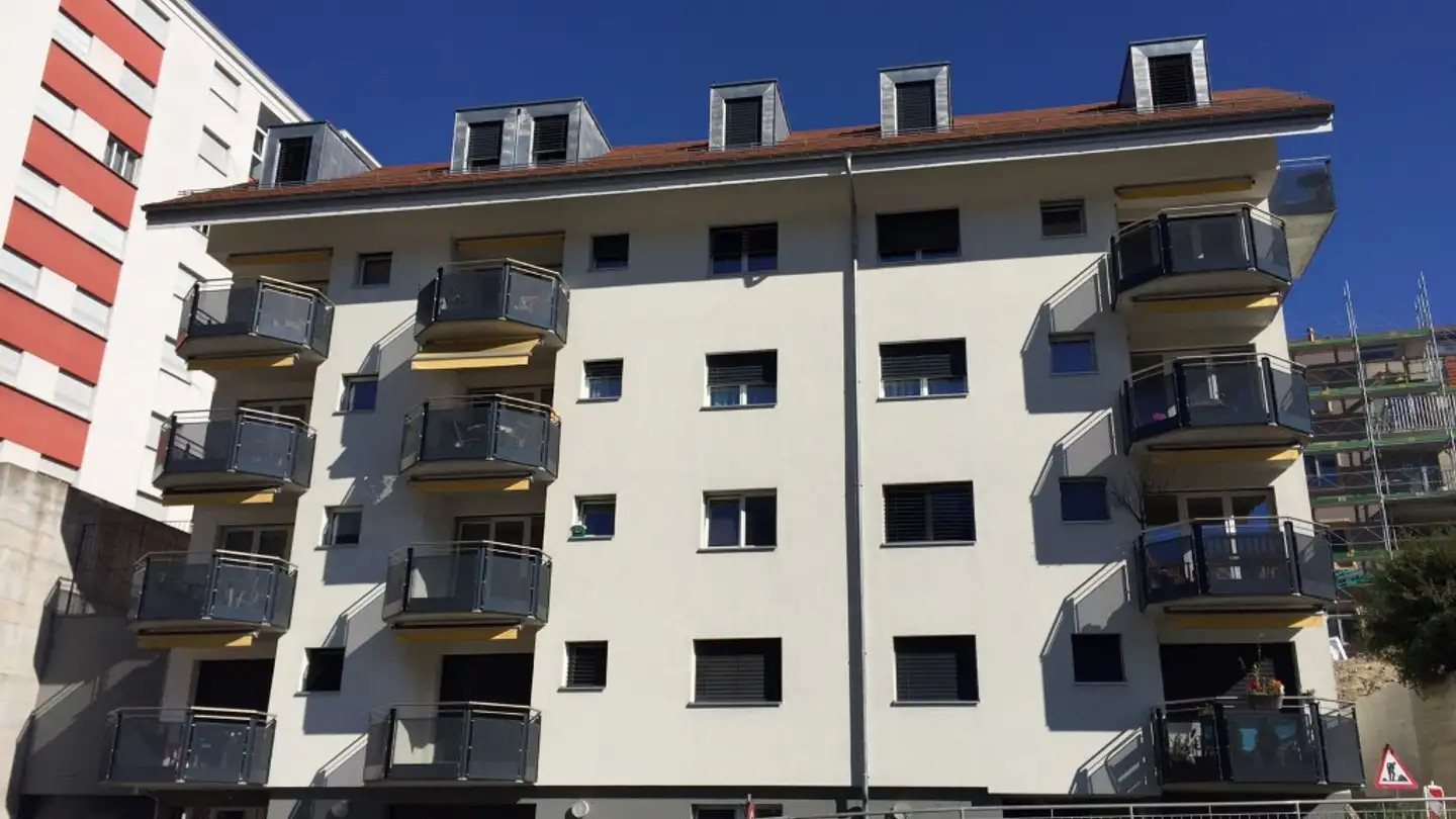 Place de parking extérieure à louer - Rue De Pontarlier 1, 1337 Vallorbe