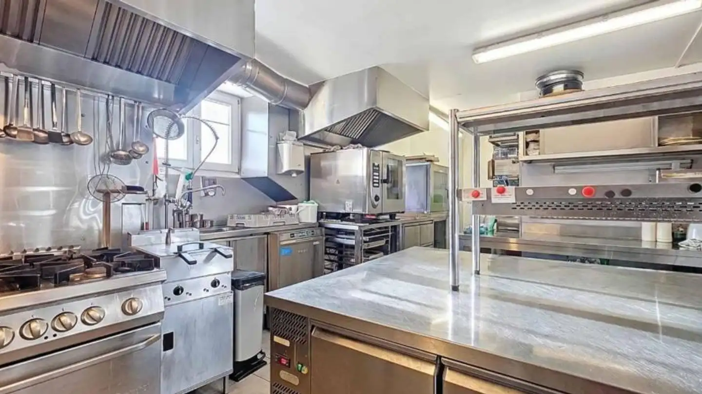 Mixed-use building for sale - 1483 Frasses - Photo 4
