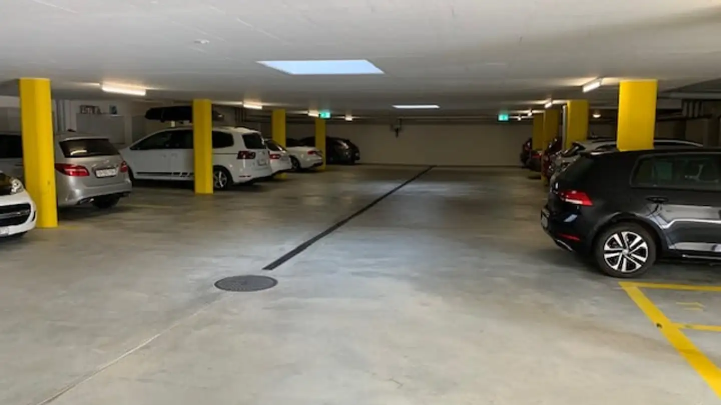 Parcheggio interno per moto in affitto - Talstrasse 33, 8103 Unterengstringen - Photo 2
