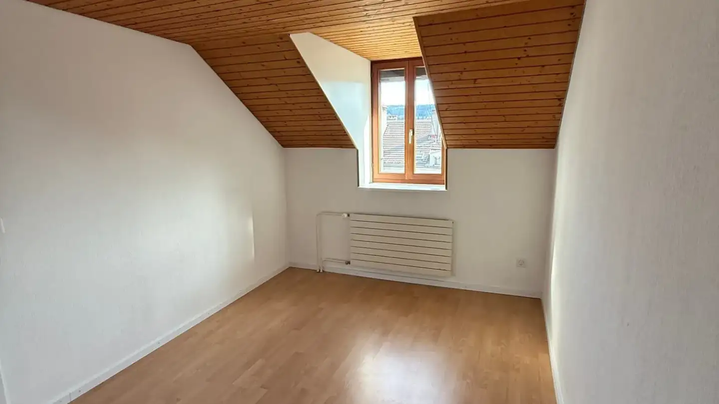 Attic flat for rent - Rue Numa-Droz 61, 2300 La Chaux-de-Fonds - Photo 3