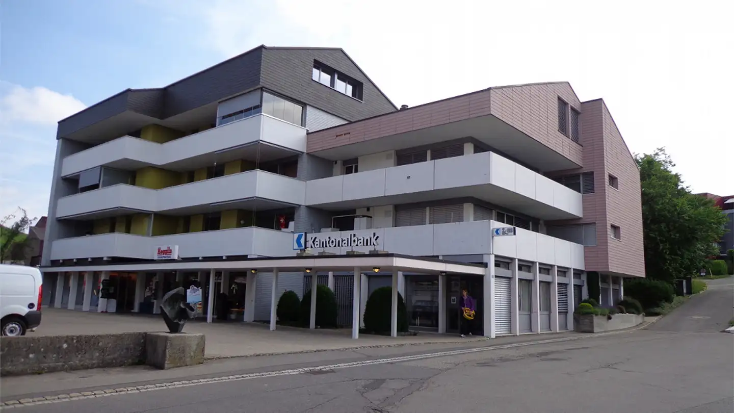 Place de parking souterraine à louer - Höhenweg 3, 6313 Menzingen