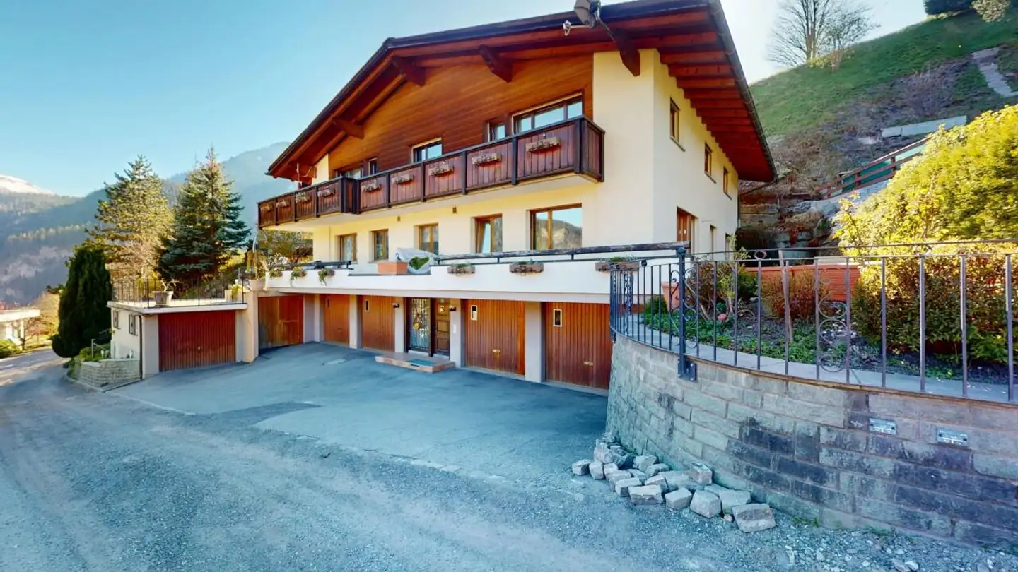 Mixed-use building for sale - 7431 Obermutten